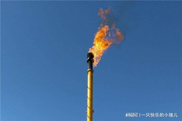 石油开采中的烟气管道燃烧现象 为何油田总有火焰喷发？